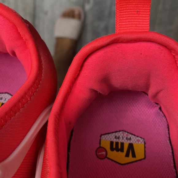 NIKE AIR VAPORMAX PLUS Platinum Tint/Flash Crimson/Pink Blast 10 - Picture 5 of 15